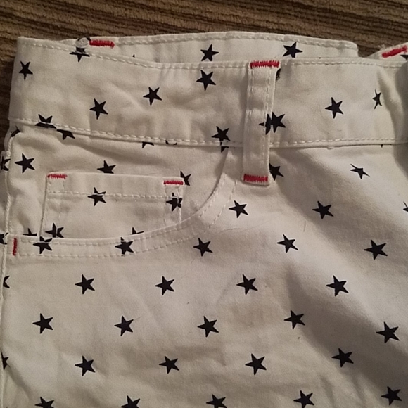 Shorts - Picture 3 of 5